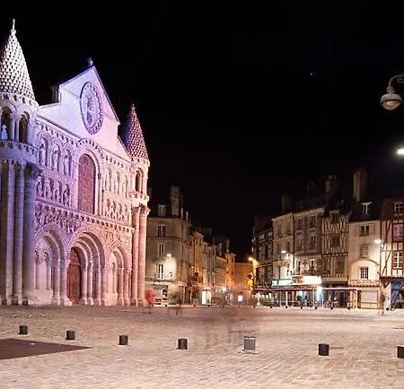 Les Folies D 'oscar 아파트 *